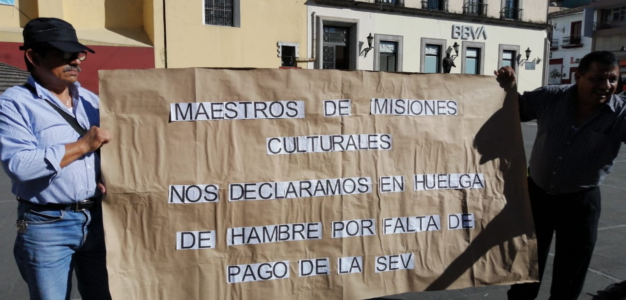 PROFESORES SE MANIFIESTAN EN HUELGA DE HAMBRE misiones