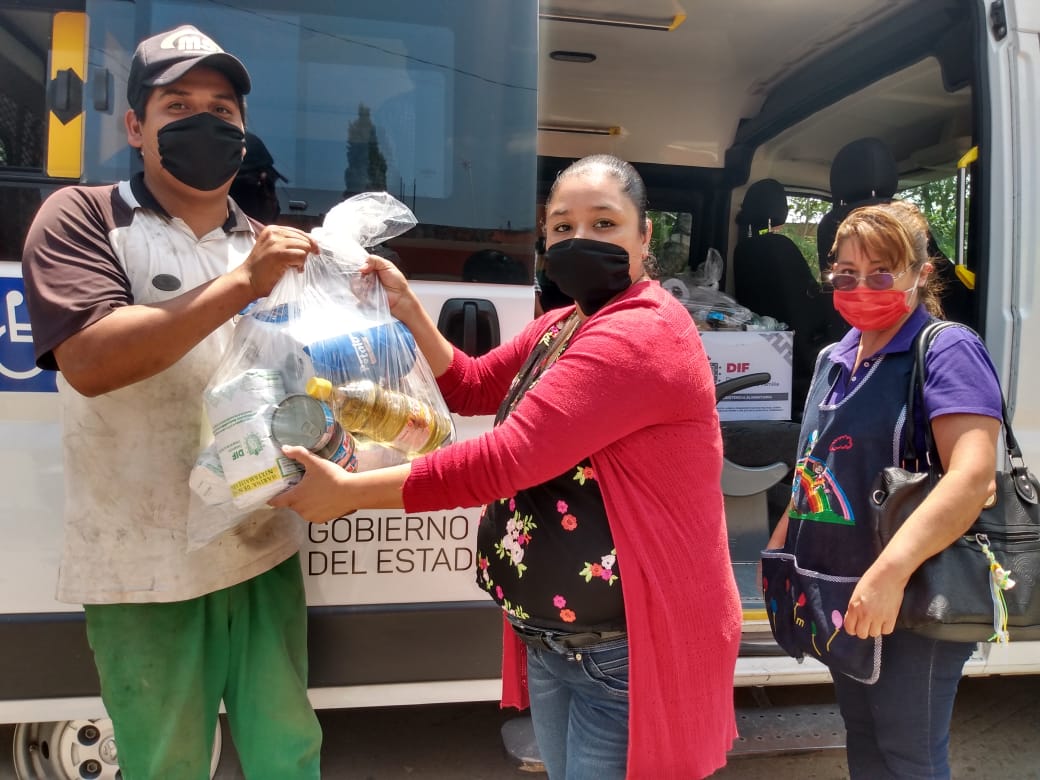 ENTREGA DIF DE HUILOAPAN DESPENSAS A FAMILIAS VULNERABLES DE CONGREGACIONES Y CABECERA MUNICIPAL WhatsApp Image 2020-04-30 at 19.35.09 (1)