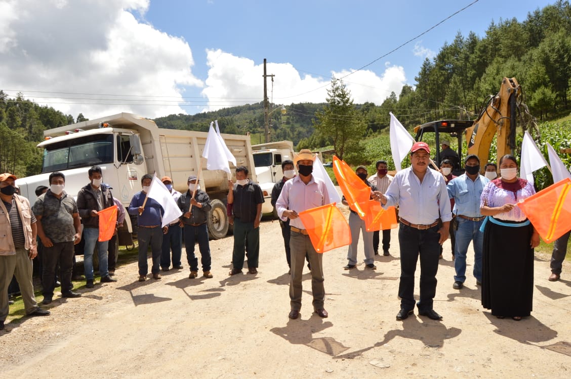 INICIA PAVIMENTACIÓN DEL CAMINO TEOTLALCO-ACUAPA-TETLATZINGA WhatsApp Image 2020-07-15 at 18.15.33