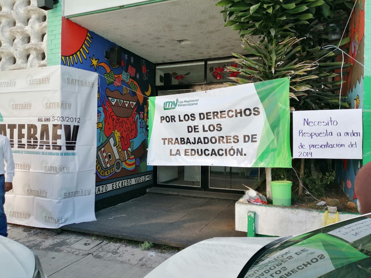 Toman las instalaciones de las oficinas administrativas de la SEV WhatsApp Image 2020-08-04 at 10.05.07