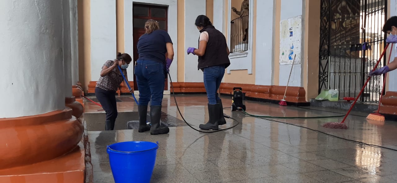 Comienza limpieza de planteles en Xalapa para regreso a clases presenciales WhatsApp Image 2021-04-27 at 1.31.07 PM