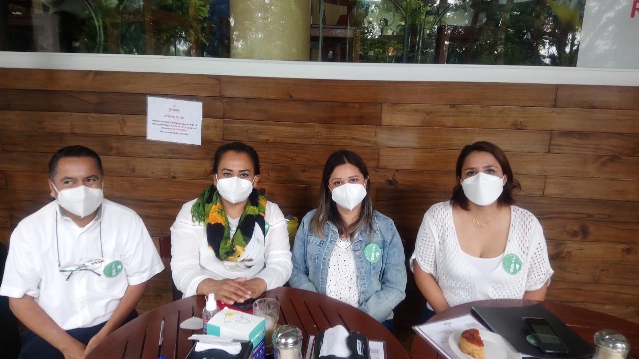 Médicos de SESVER, IMSS, ISSSTE y hospitales privados, demandan que todo el personal de Salud, sea vacunado WhatsApp Image 2021-05-01 at 3.12.21 PM