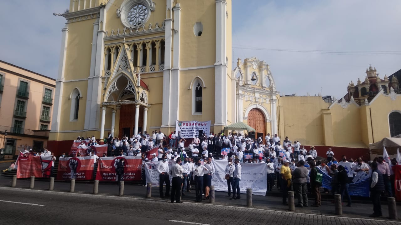 Trabajadores de diversos sindicatos protestaron en Plaza Lerdo WhatsApp Image 2021-05-01 at 3.12.46 PM (1)