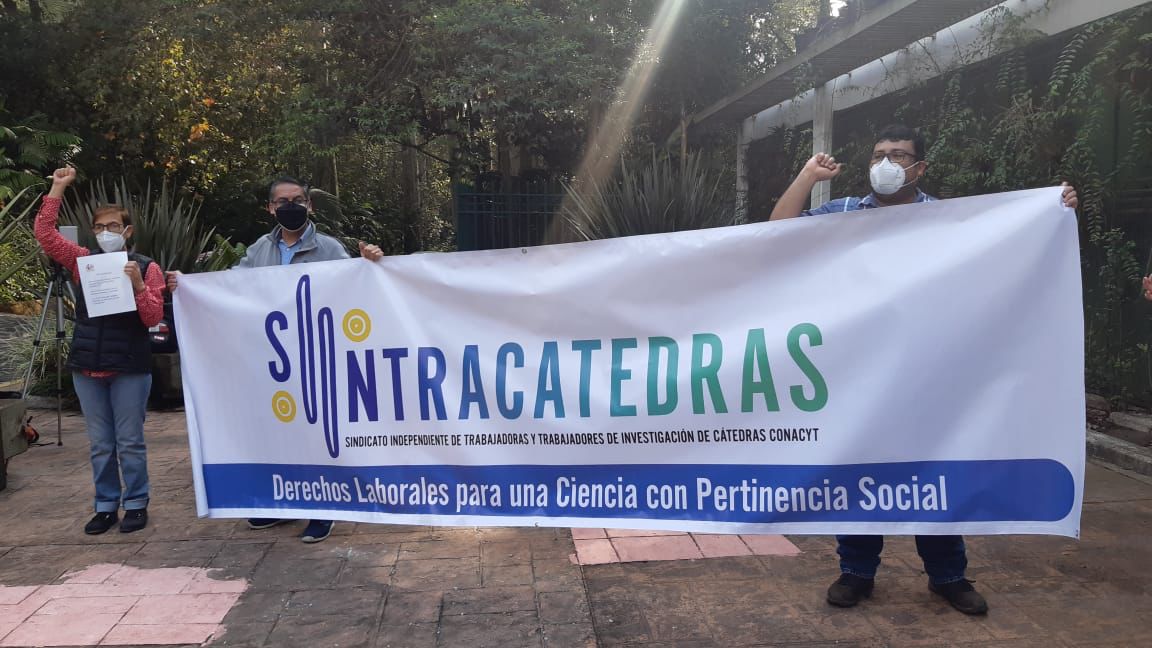 Trabajadores del Conacyt se manifiestan en Xalapa WhatsApp Image 2021-09-30 at 11.34.18 AM