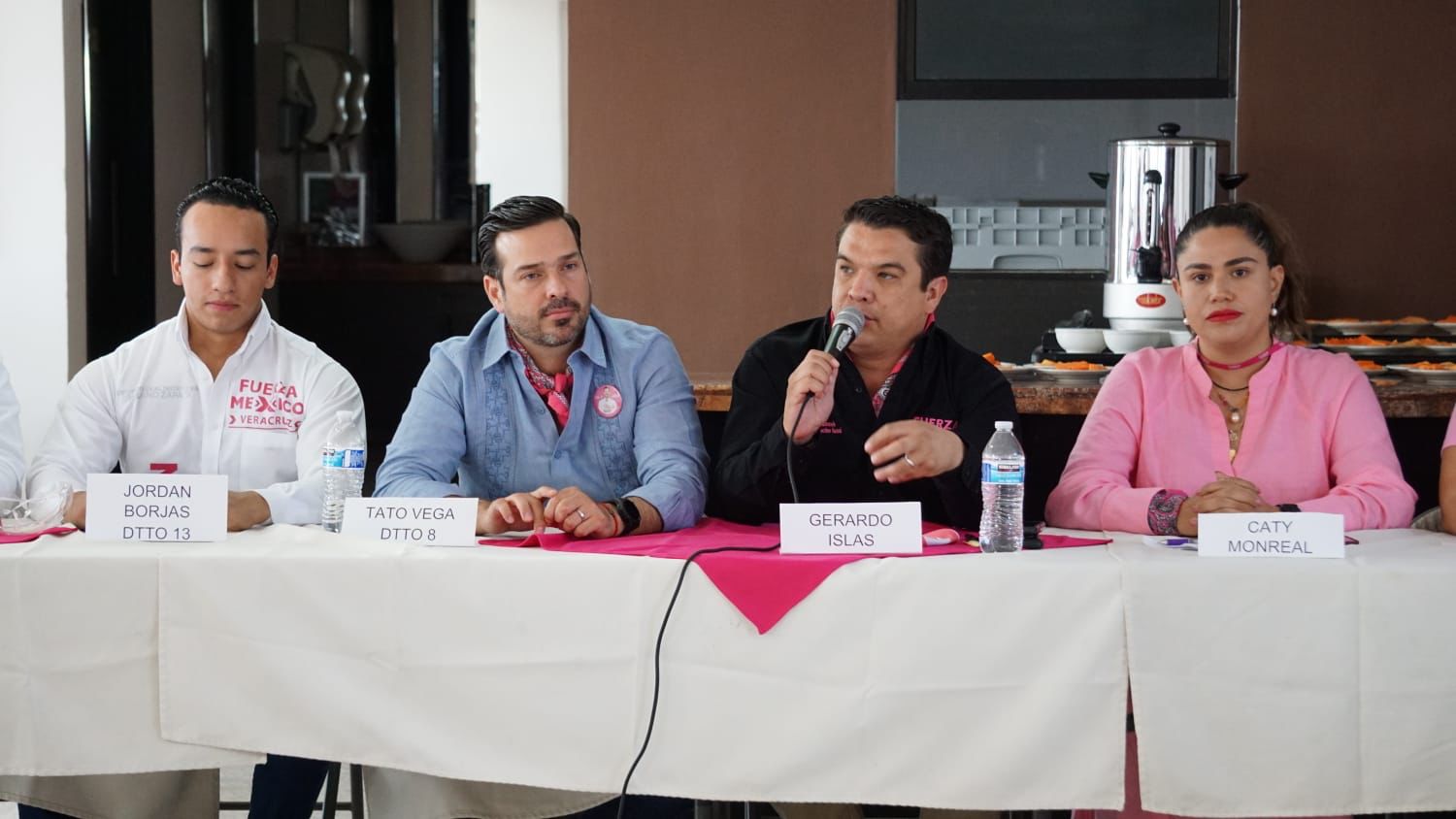 Los ruegos de los traidores de Fuerza por México der