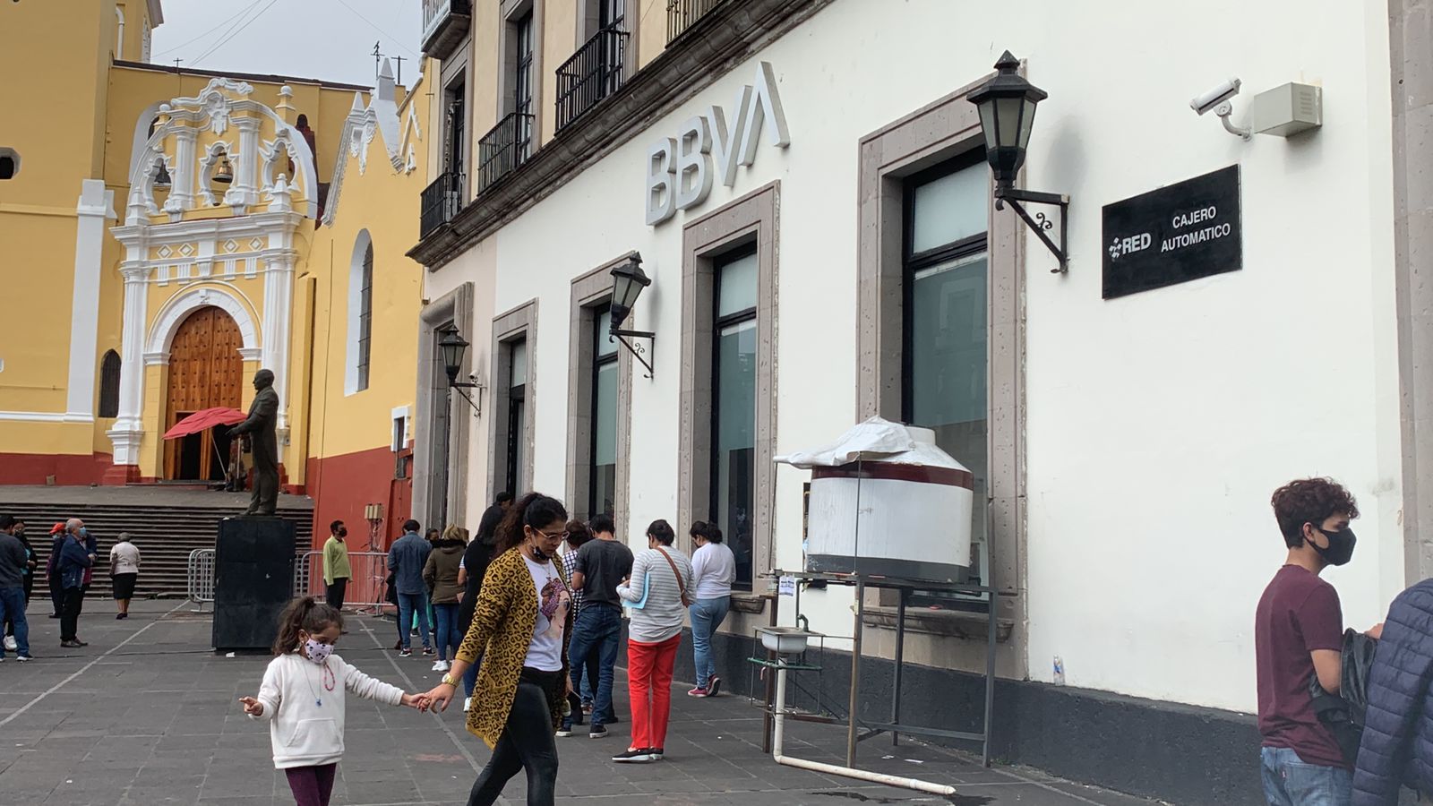 Advierten que banda de estafadores opera en sucursales bancarias de Xalapa IMG-20211220-WA0101