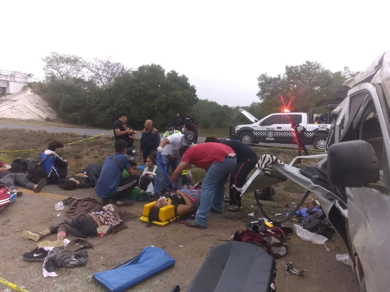 Mueren tres cubanos y hay 14 lesionados en accidente sobre la autopista La Tinaja-Cosamaloapan. | VÍDEO IMG-20220315-WA0021