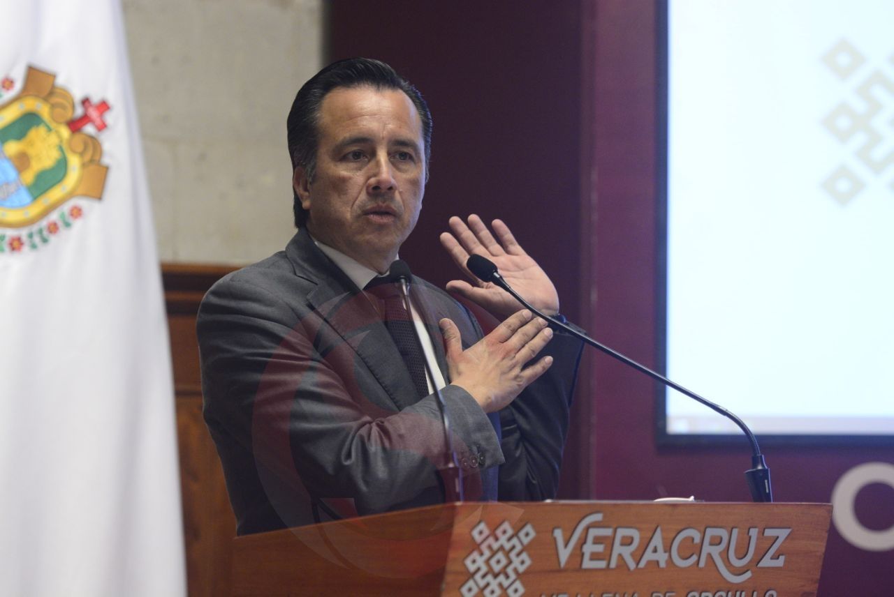 photo5546618541441132495