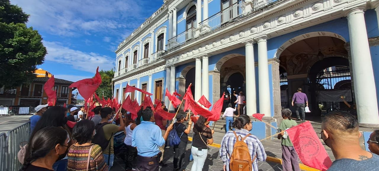 Comerciantes coatepecanos, exigen les permita trabajar en el parque Miguel Hidalgo WhatsApp Image 2022-07-20 at 11.03.28 AM