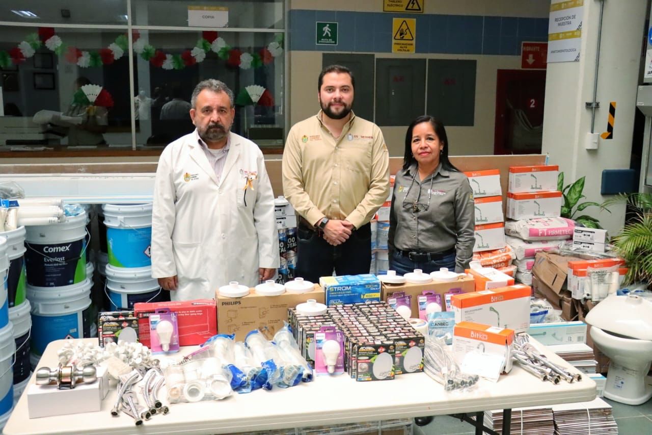 SS|SESVER entregó materiales e insumos al Hospital Regional de Coatzacoalcos "Dr. Valentín Gómez Farías". IMG-20220921-WA0016