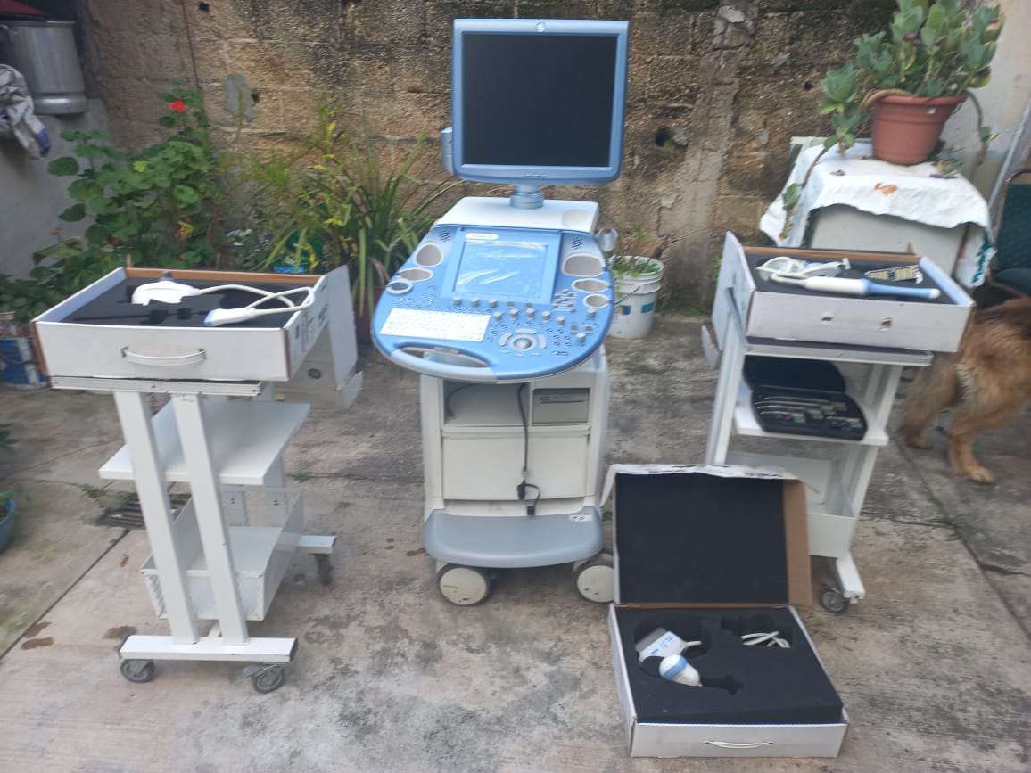 Equipo de ultrasonido robado en Salud, espera en patio de una casa a ser recogido. IMG-20221017-WA0036