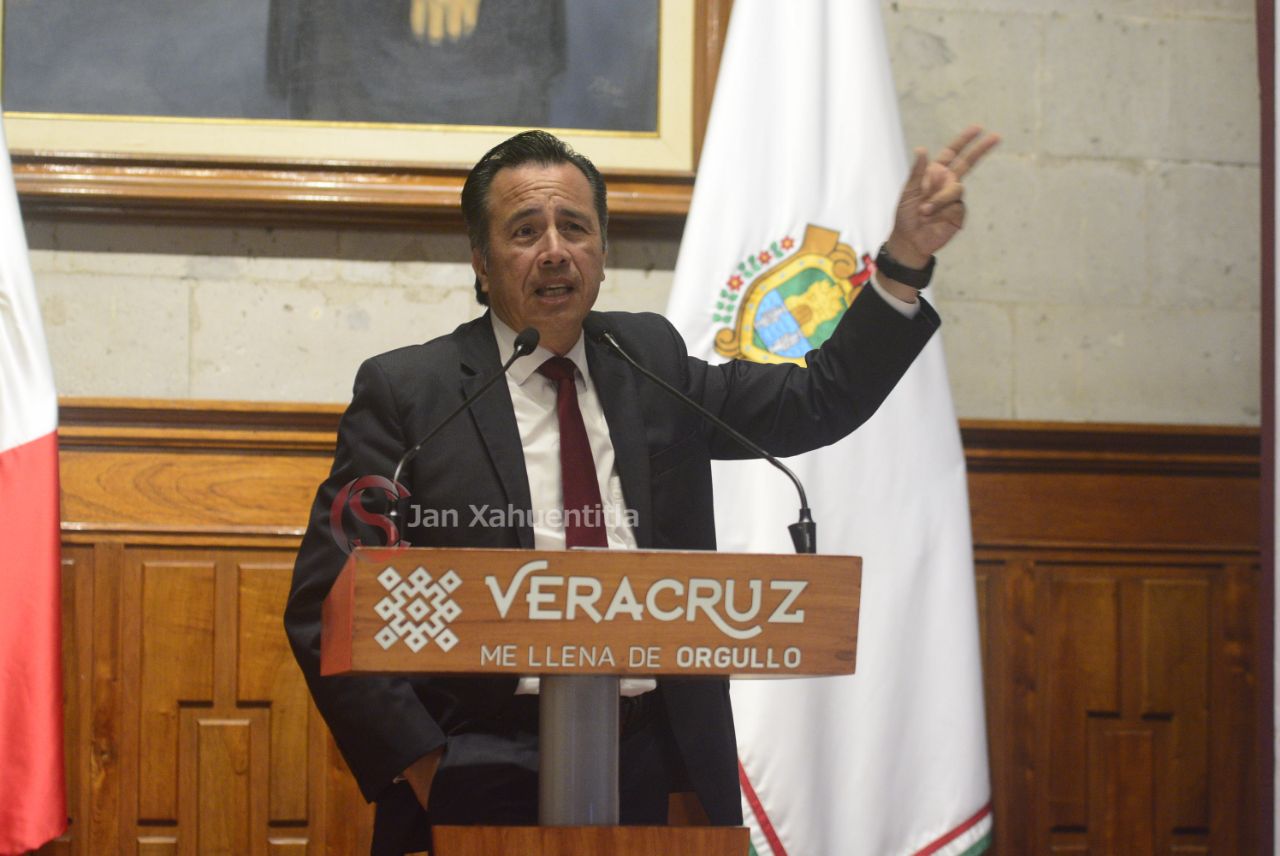 Gobernador le pide a la Secretaría del Trabajo informe quién es el titular, si Oscar García Celis o Guadalupe Alejandro Fernández. photo_5487660589066069941_y