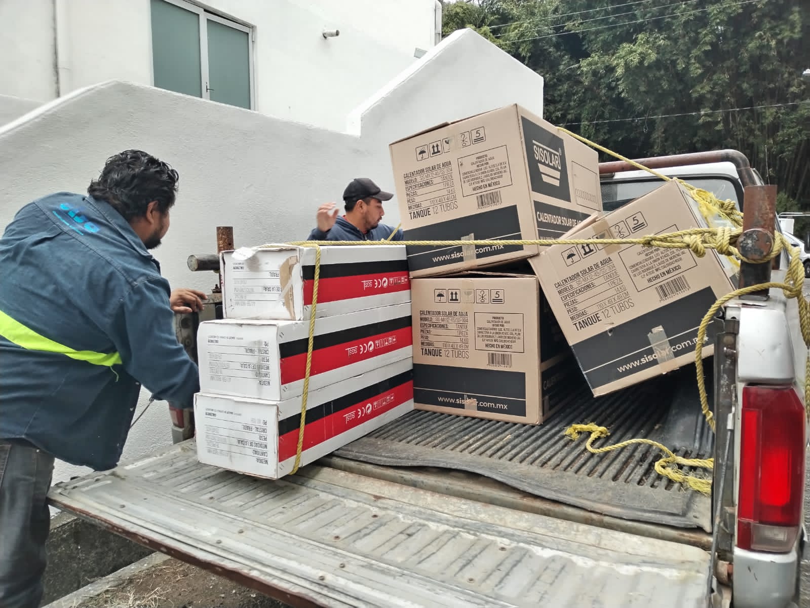 Entrega Ayuntamiento calentadores solares con subsidio a 157 familias. IMG-20230114-WA0021