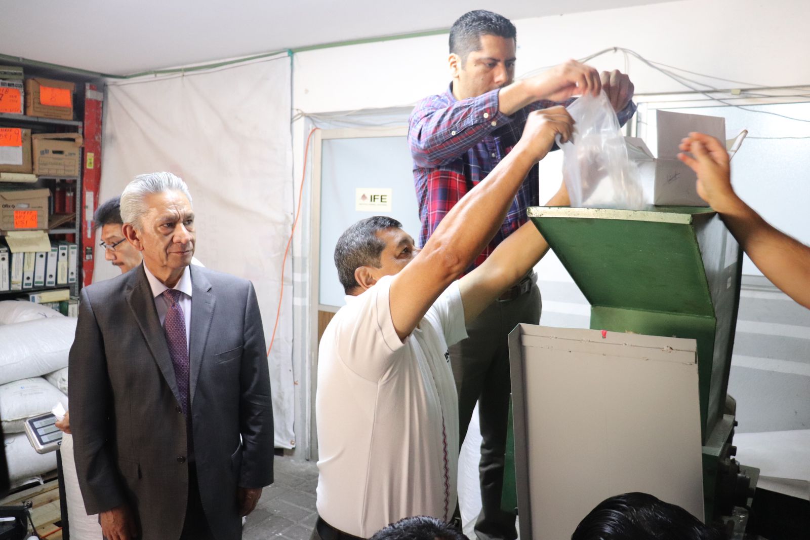 Destrucción credenciales INE