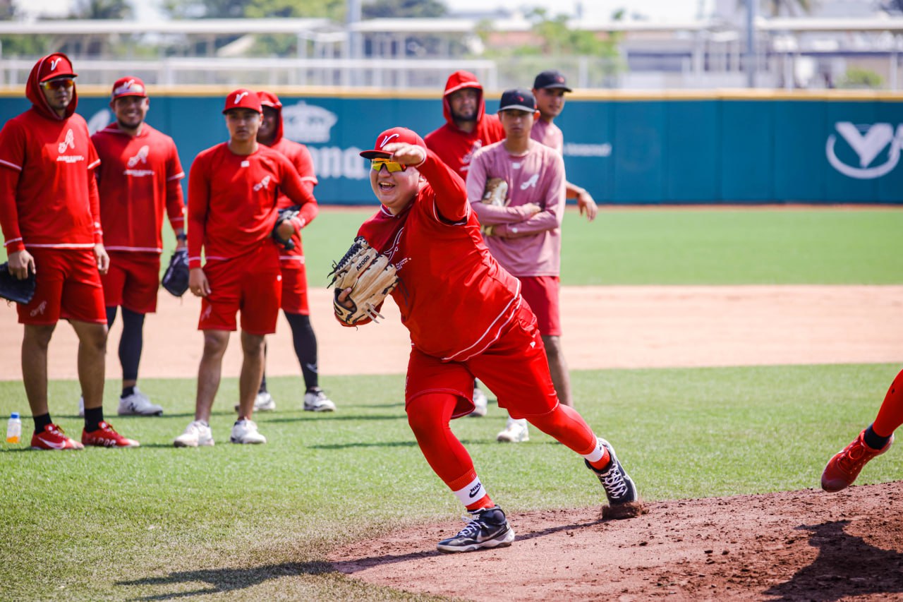 Márquez ya suelta el brazo en el Beto Ávila. Luis Márquez