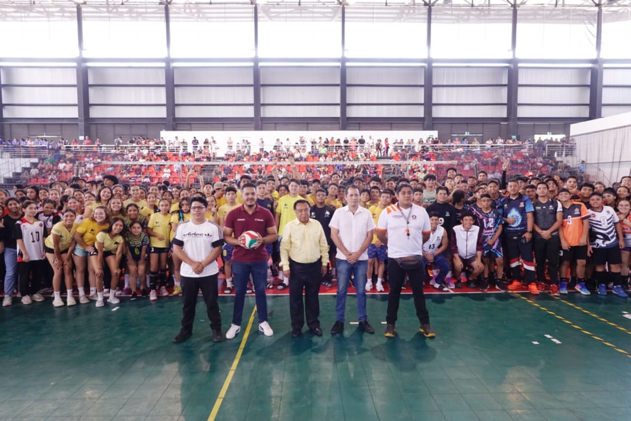 Inaugura presidente Juan Martínez "Festival Juvenil de Vóleibol" en la Arena Córdoba WhatsApp Image 2023-05-13 at 14.48.19