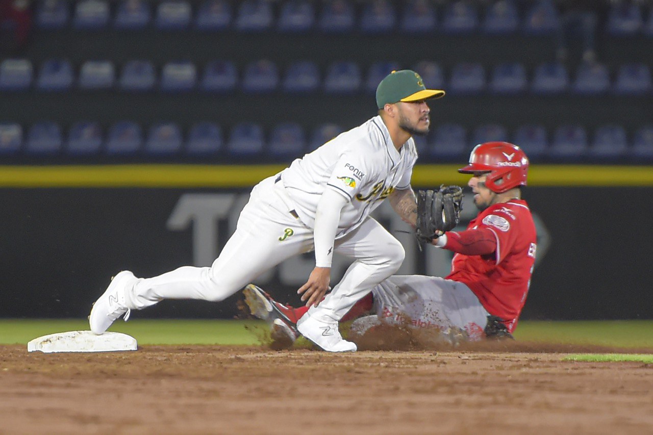 Pericos pega primero en el Hermanos Serdán Águila de Veracruz