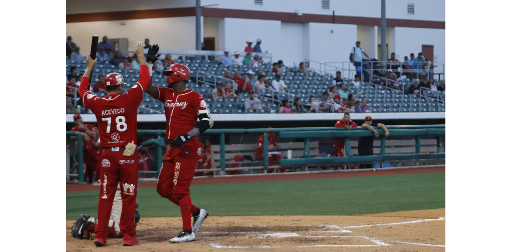 Batazos de ‘Cacao’ y Lake dan triunfo a El Águila Águila de Veracruz