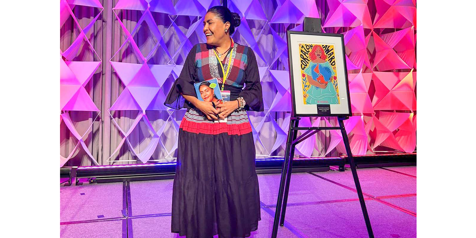 Por dar voz a comunidades indígenas, entregan Premio "Corazón" a Eufrosina Cruz Eufrosina Cruz
