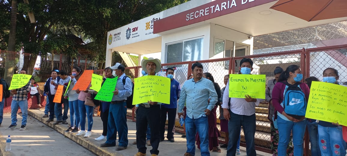 Toman oficinas de la SEV vecinos de Altotonga. IMG-20230612-WA0020