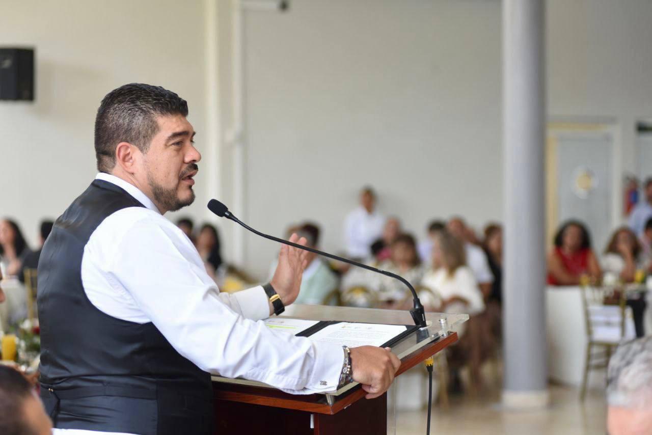 Zenyazen Escobar festeja a personal de apoyo y asistencia de la SEV IMG-20230728-WA0067