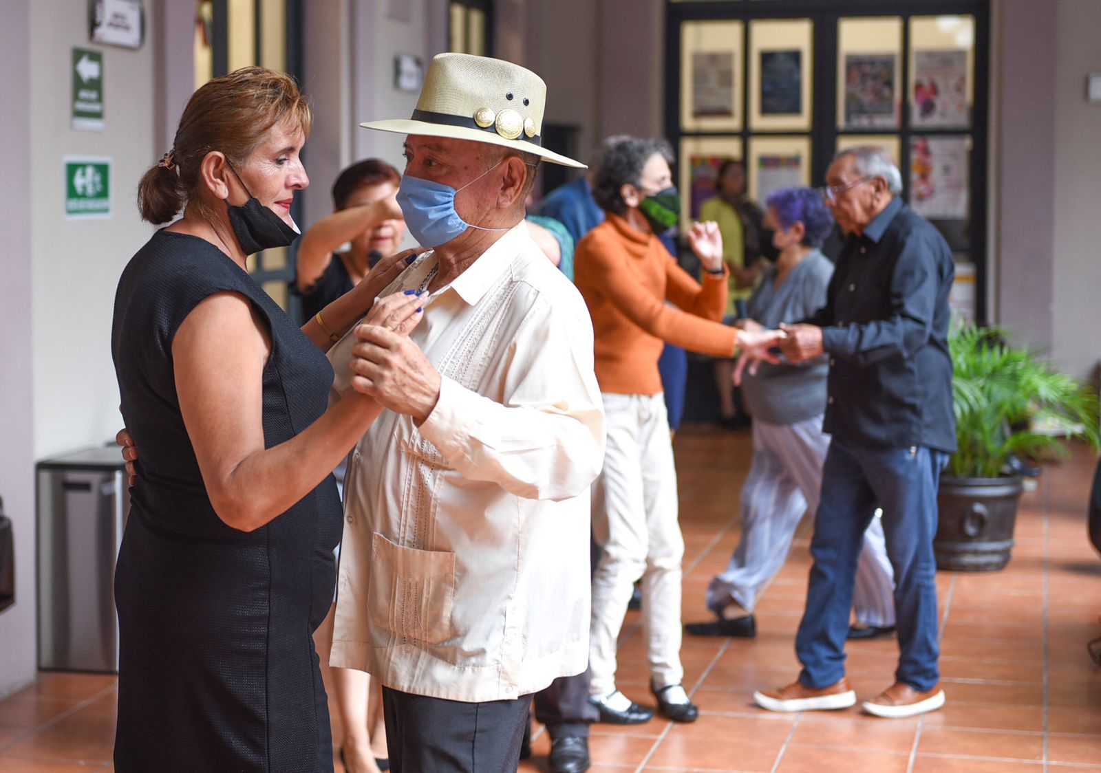 Esta semana, únete a la rutina masiva y baila danzón en el parque Juárez Danzón