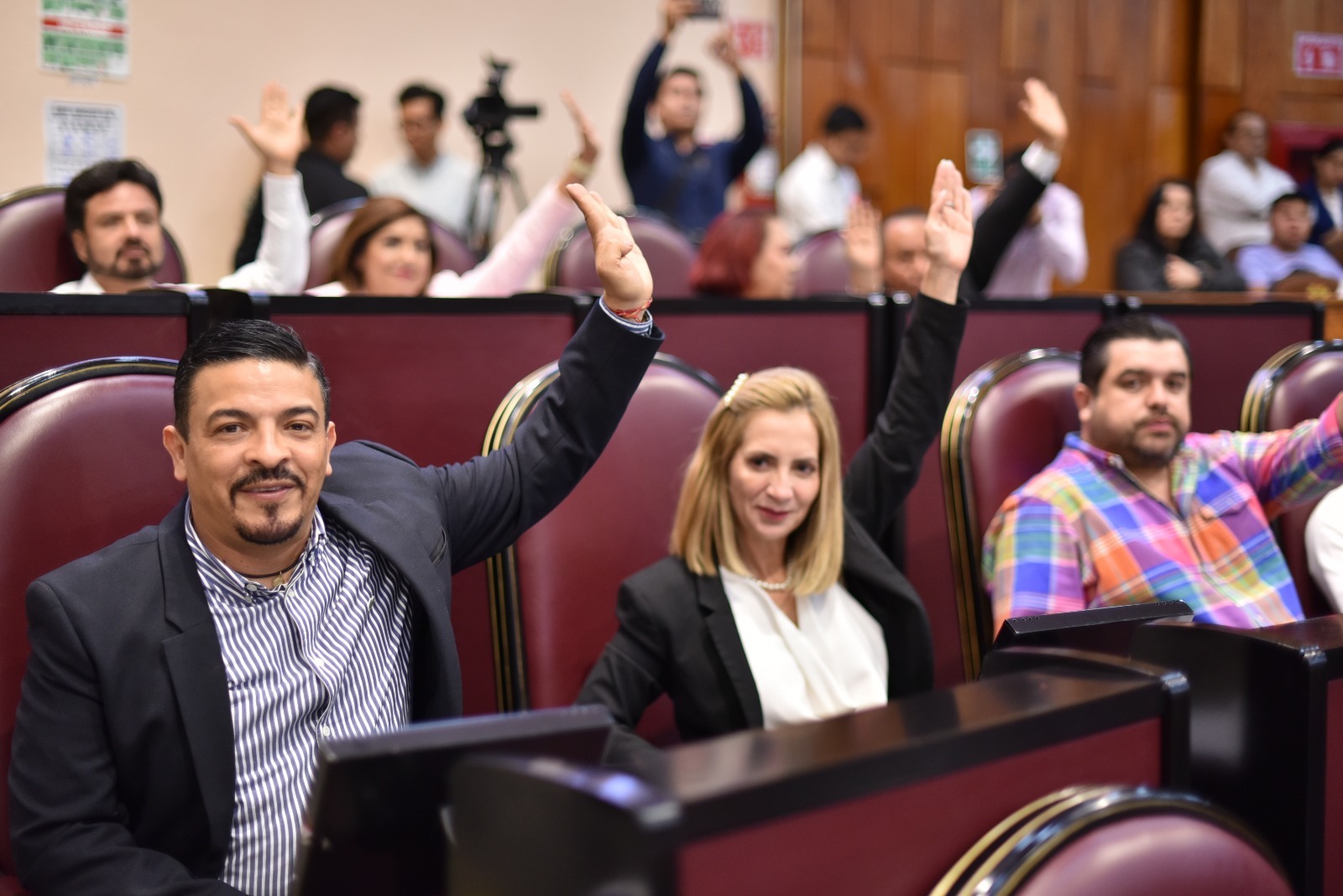 Aprueba Congreso nueva redacción del Artículo 5 constitucional en materia indígena Sesión Congreso