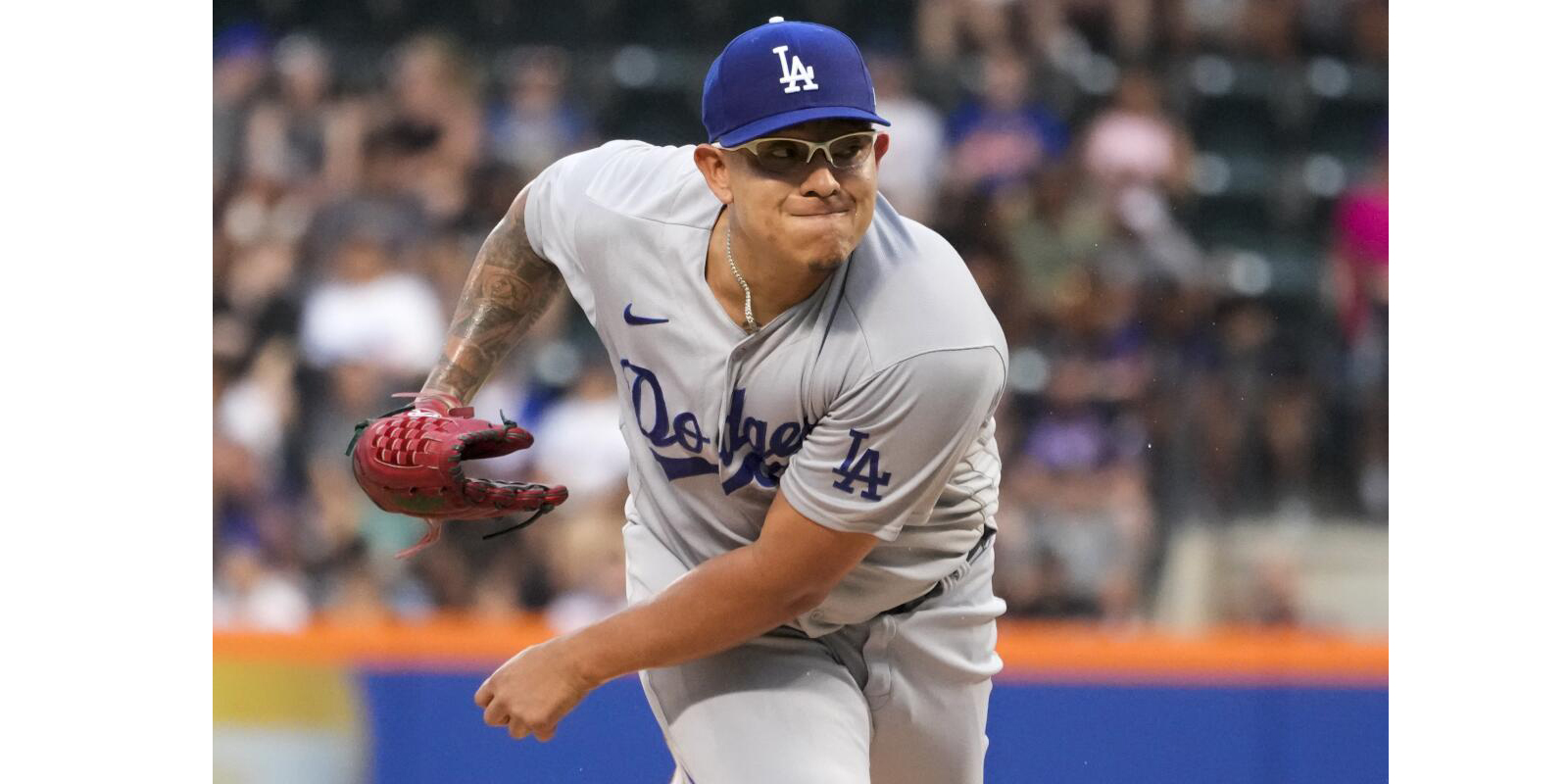 Dodgers da de baja administrativa a Julio Urías tras acusación de ‘violencia doméstica’ Julio Urías