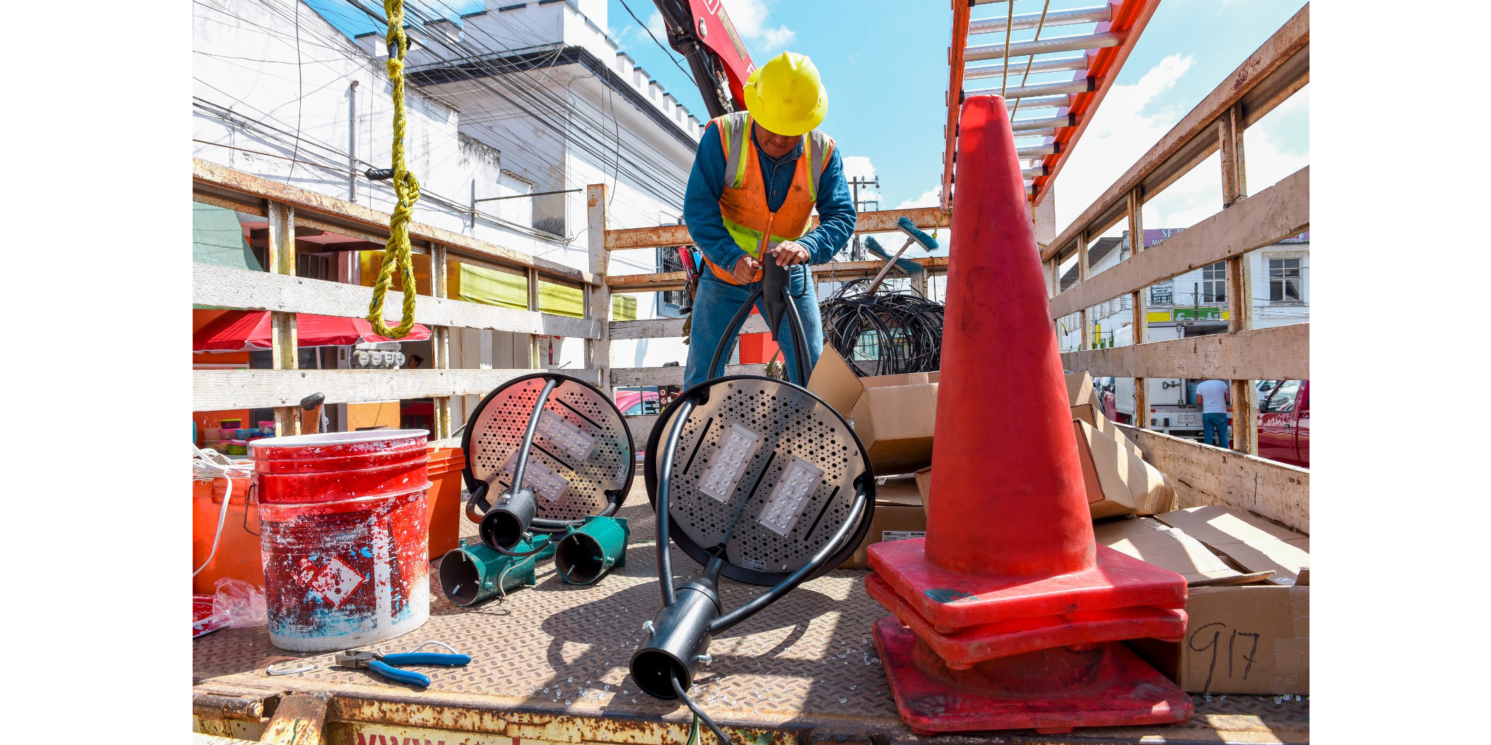 Realizará Ayuntamiento de Xalapa obras de electrificación en zonas marginadas Luminarias