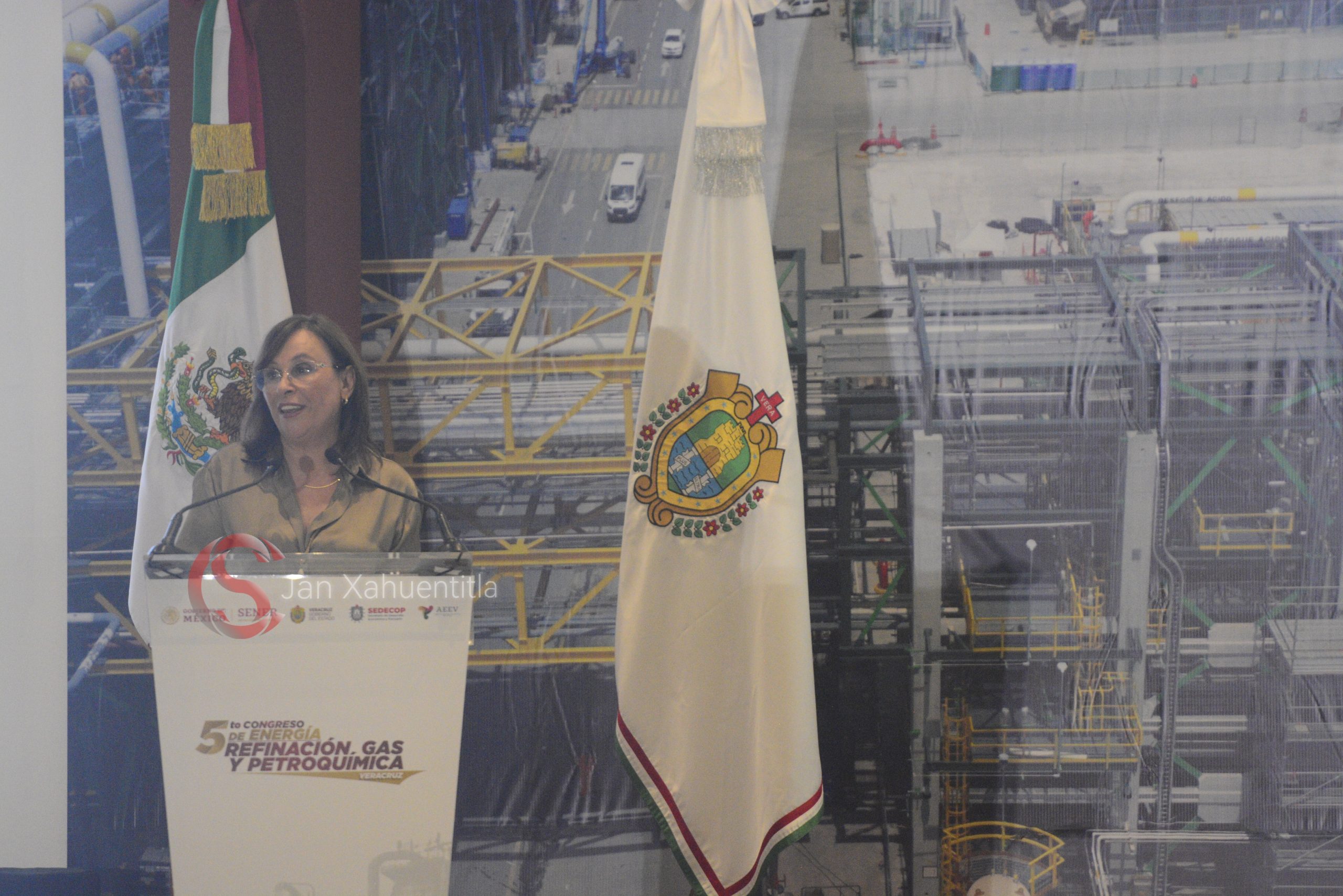 Reconocen a Rocío Nahle en V Congreso de Energía Rocío Nahle