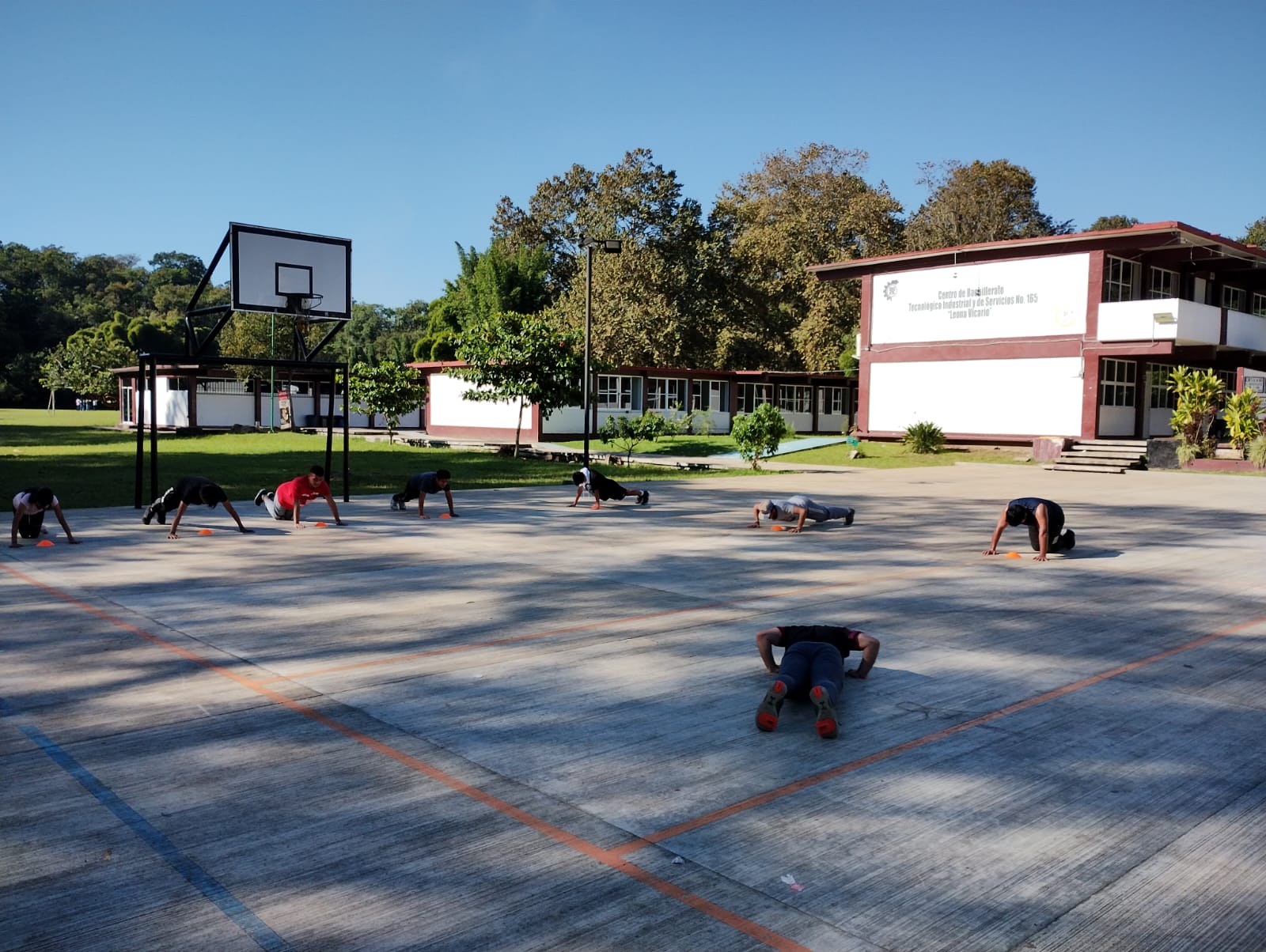 Comunidad de Cbtis 165 de Coatepec exigen cuentas a su director Cbtis Coatepec