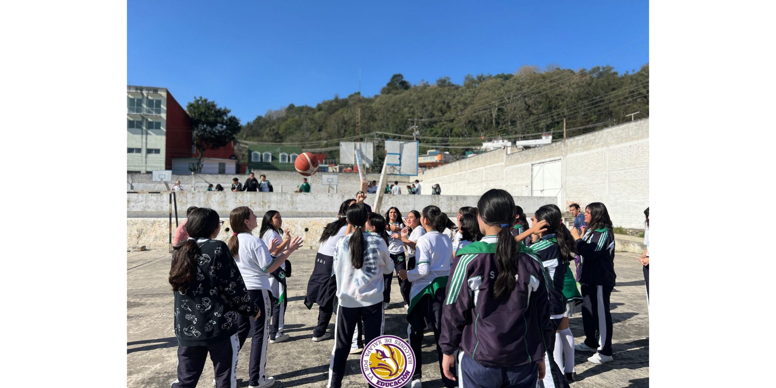 Halcones de Xalapa visitó la Escuela Secundaria General 1 Halcones de Xalapa
