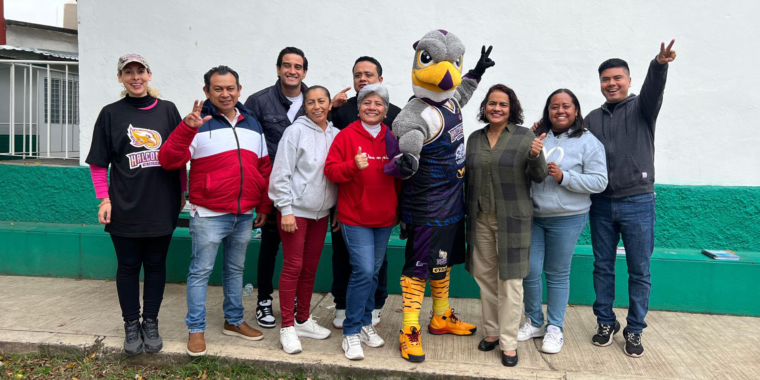 Halcones de Xalapa vivió grandes momentos en la escuela primaria "Salvador Valencia Orduño" WhatsApp Image 2024-01-19 at 12.36.33