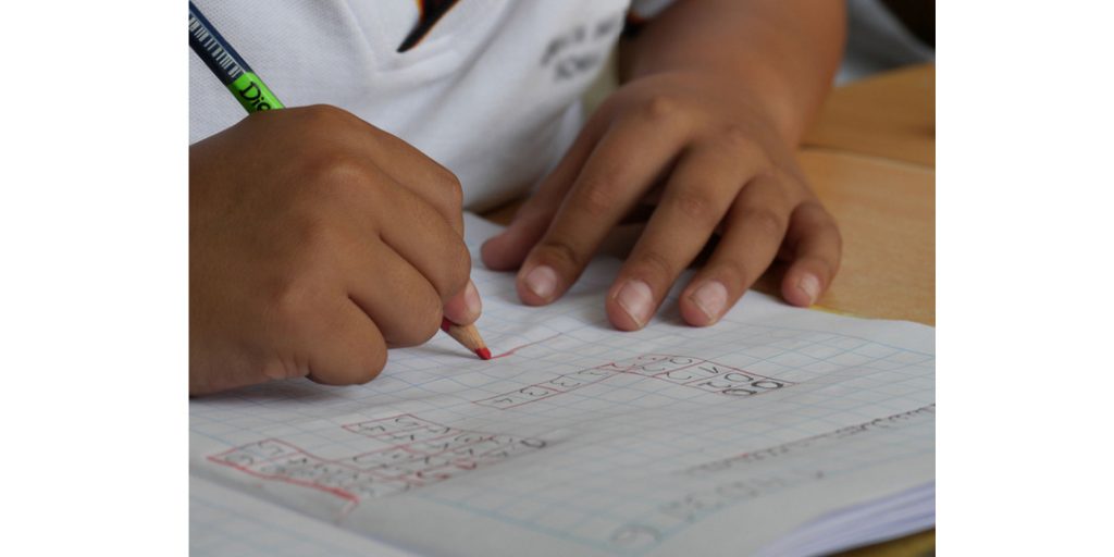 escuela-educación-aula-estudiante