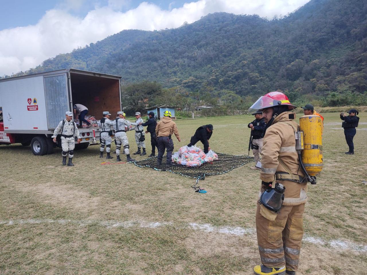 Activa Gobierno del Estado puente aéreo en Mixtla de Altamirano insumos
