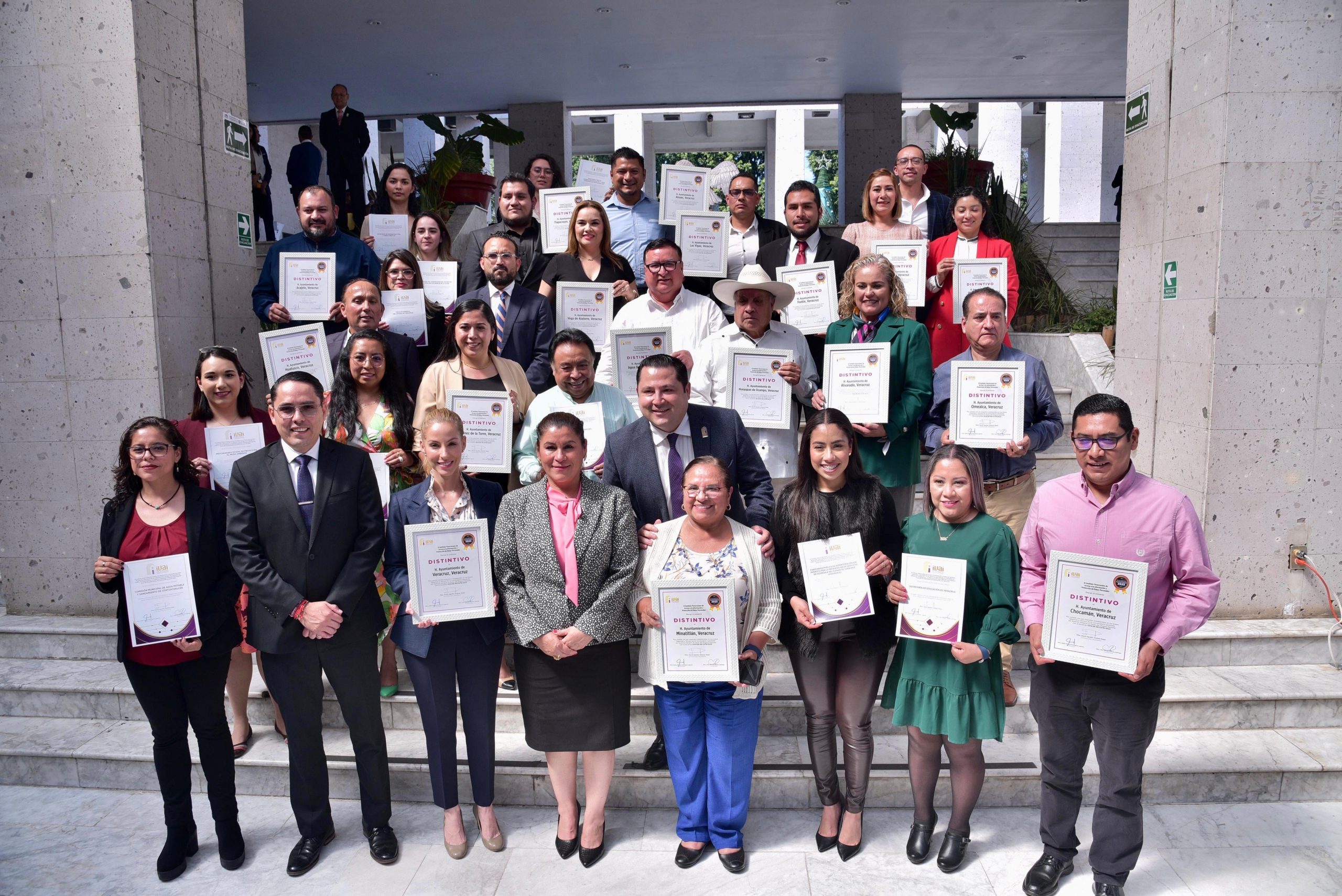 Recibe Presidente Juan Martínez Distintivo Ayuntamiento Transparente Edición 2023 del IVAI 88fcb63c-1d96-4036-a013-eb43a6009d1e