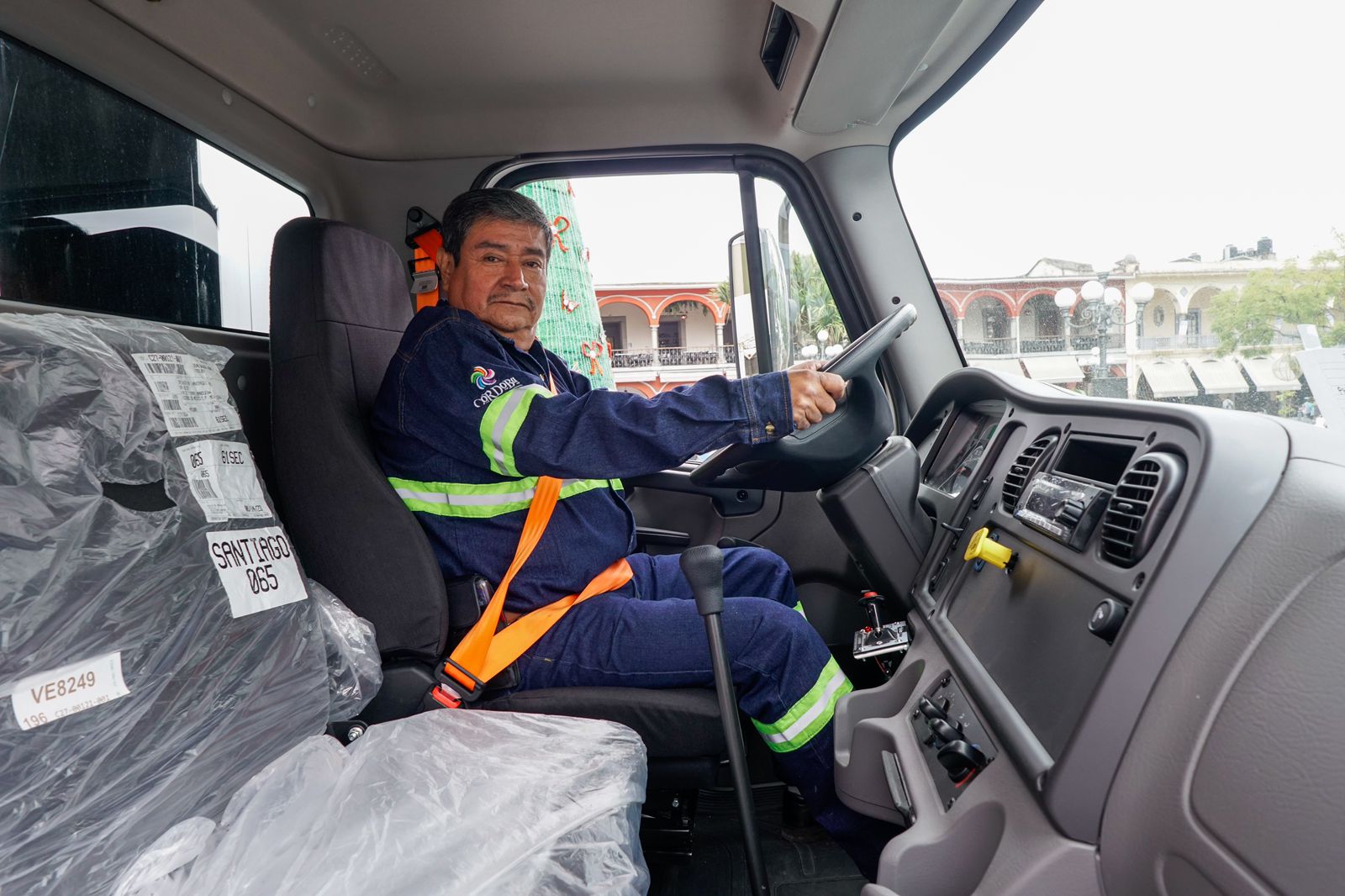 Entrega Presidente tres unidades compactadoras de basura compactadora de basura