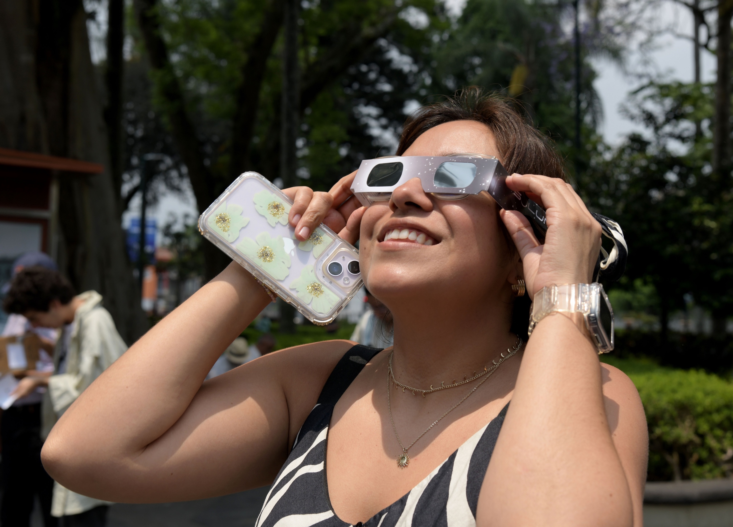 Observan eclipse desde el parque Juárez elipse solar