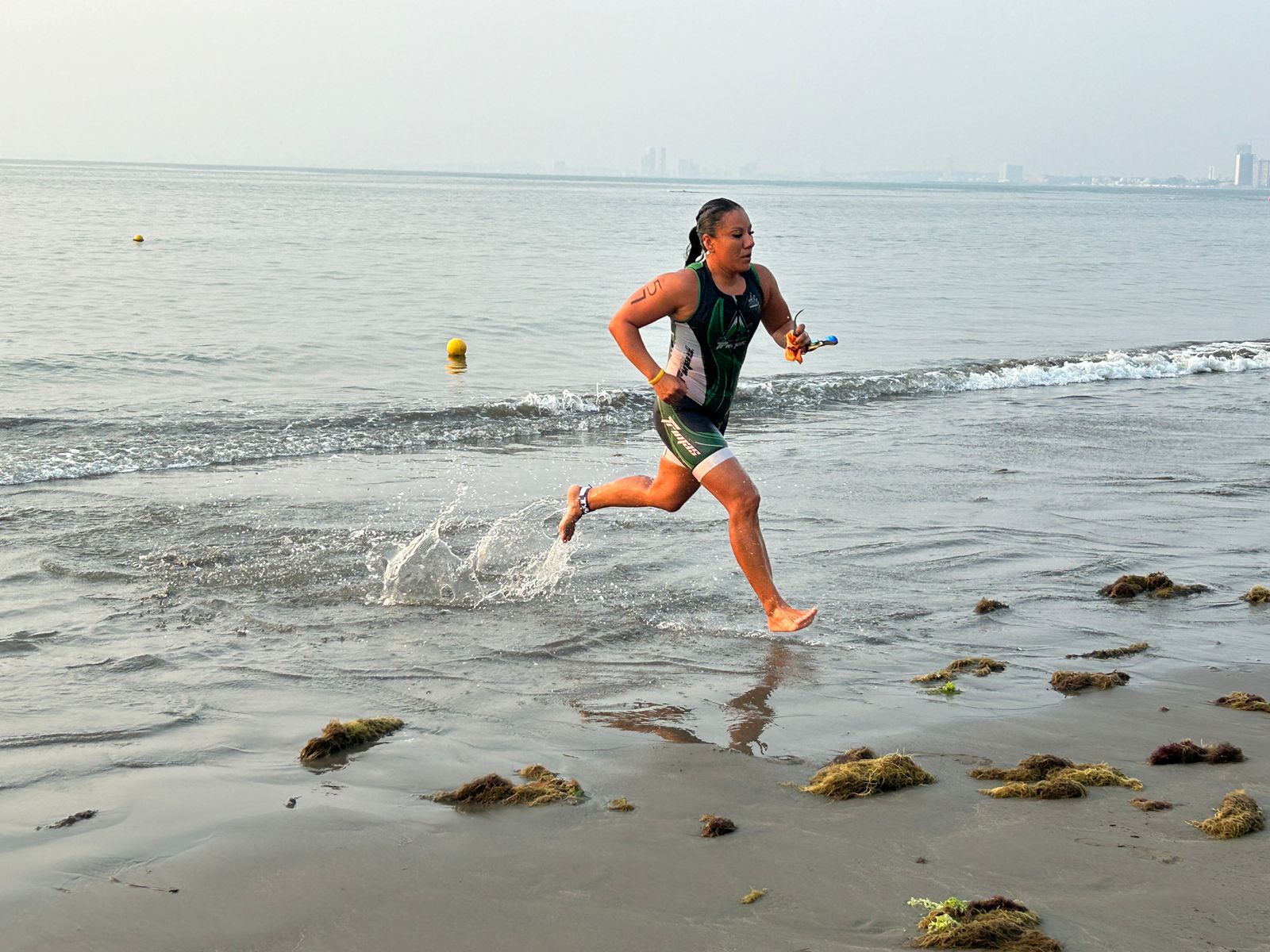 Conquistan Diana Laura Quiroz y Alejandro Pérez el Triatlón Fuga de Isla 2024 WhatsApp Image 2024-04-22 at 19.07.23