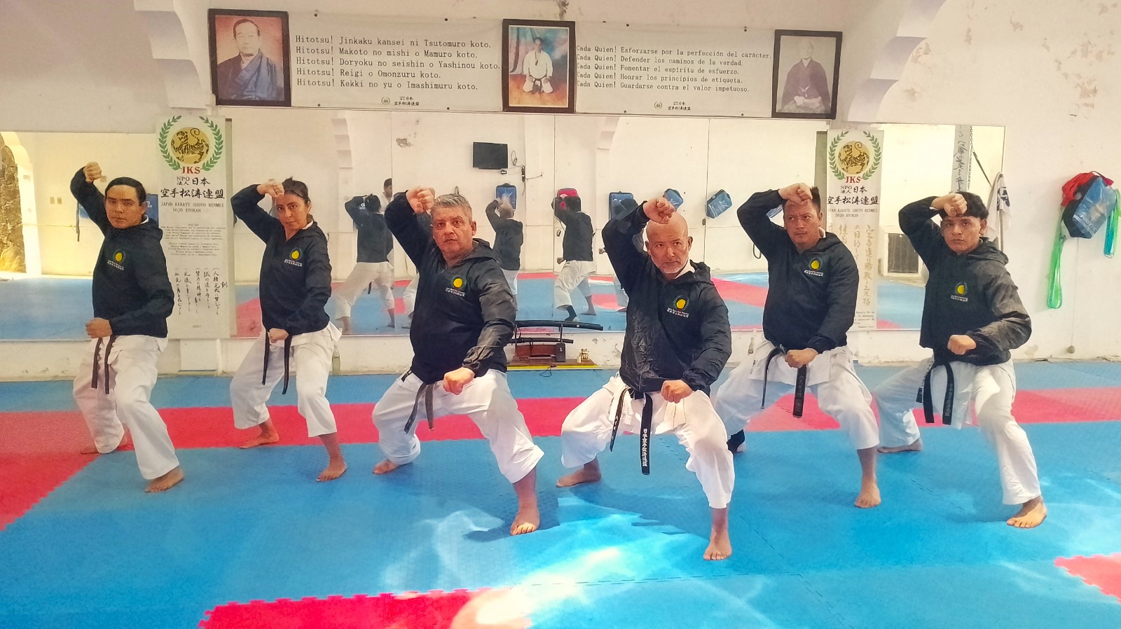 Asisten karatecas veracruzanos al Mundial JKS en Japón Karatecas