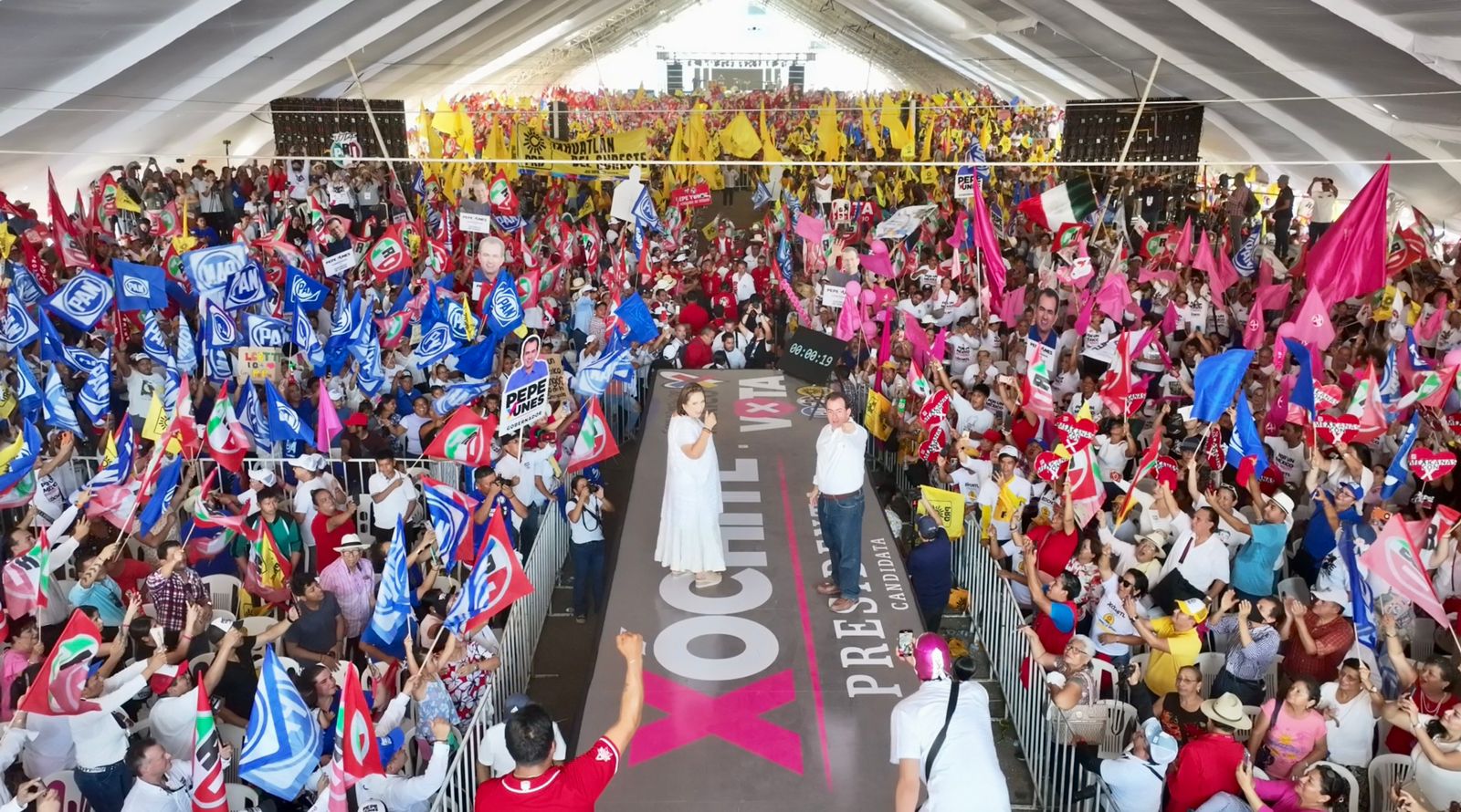 Con el compromiso de recuperar la grandeza de Veracruz, Xóchitl Gálvez y Pepe Yunes cierran campaña en Coatzacoalcos Pepe Yunes y Xóchitl Gálvez