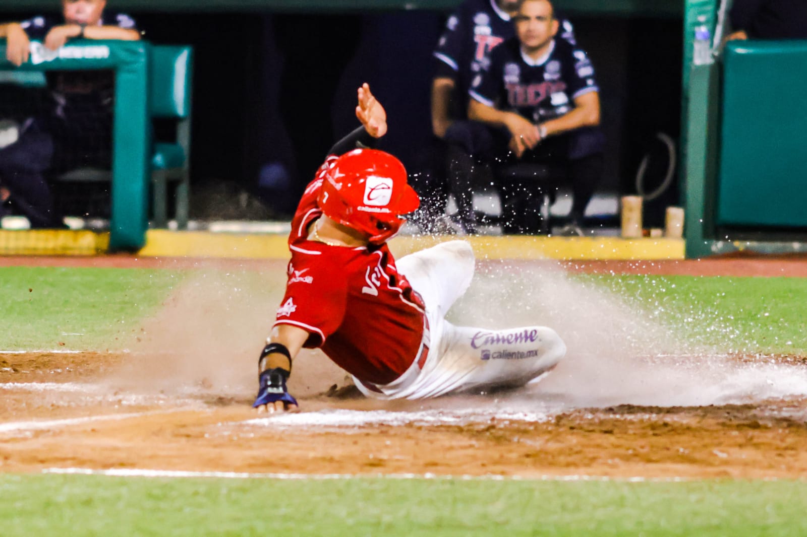 Tecos se queda con serie en el Beto Ávila aguila tecos