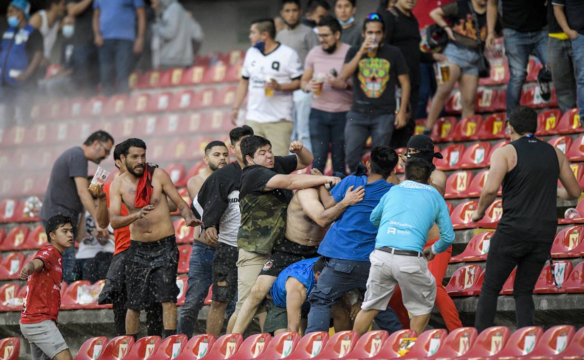 Plantean sanciones más severas para quien realice actos de violencia en los estadios estadio Querétaro