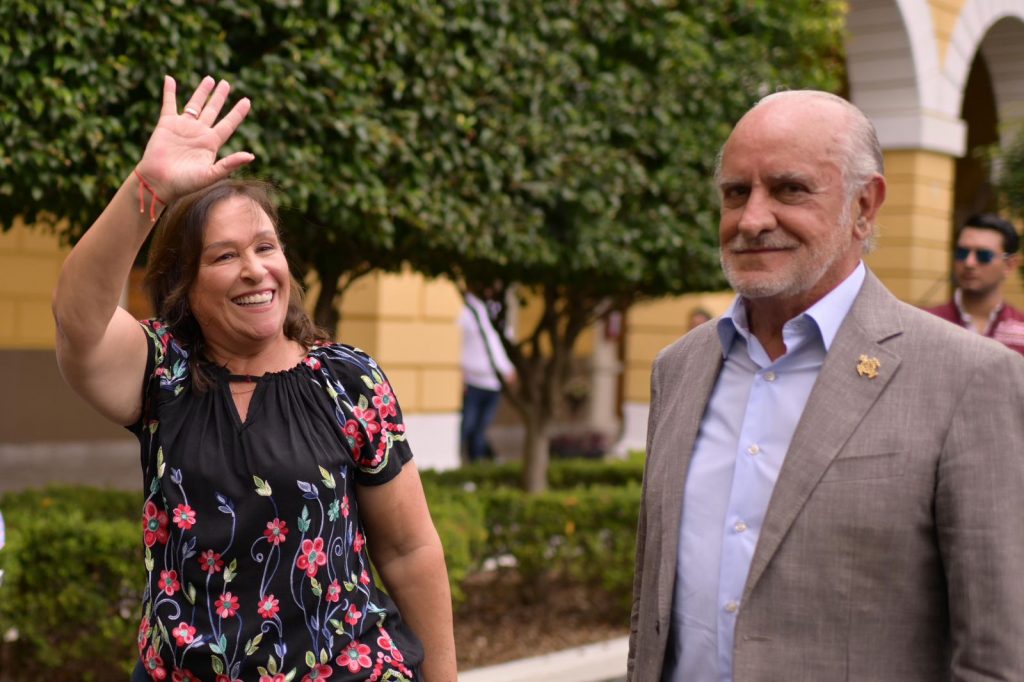 Rocío Nahle y Juan Manuel Díez