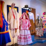 Visita la exposición sobre indumentaria tradicional en el Ágora de la Ciudad