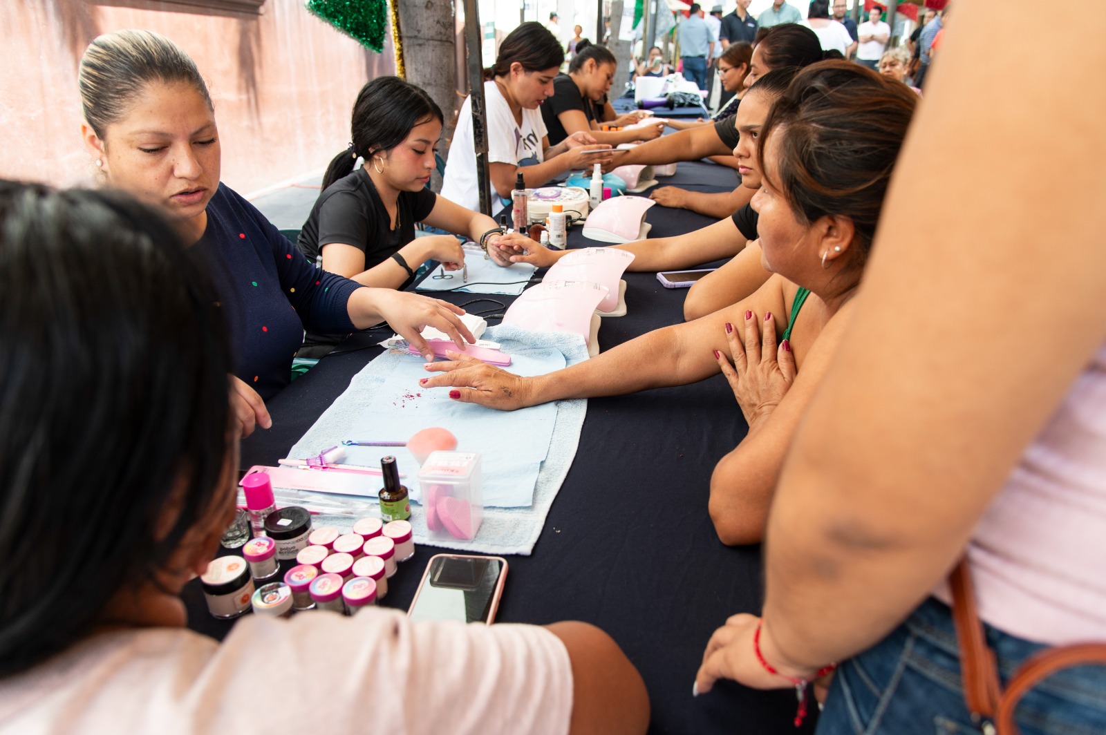 Centros Comunitarios inician con jornadas de belleza gratuitas jornadas de belleza