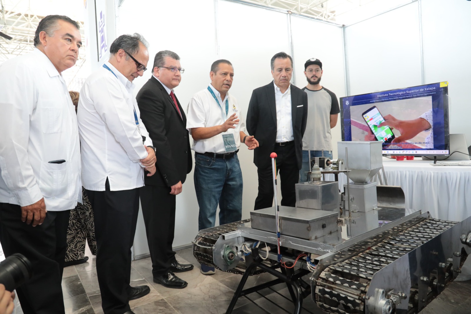 Proyectos científicos en Veracruz enfocados en generar justicia al campo: Gobernador WhatsApp Image 2024-09-18 at 17.13.46