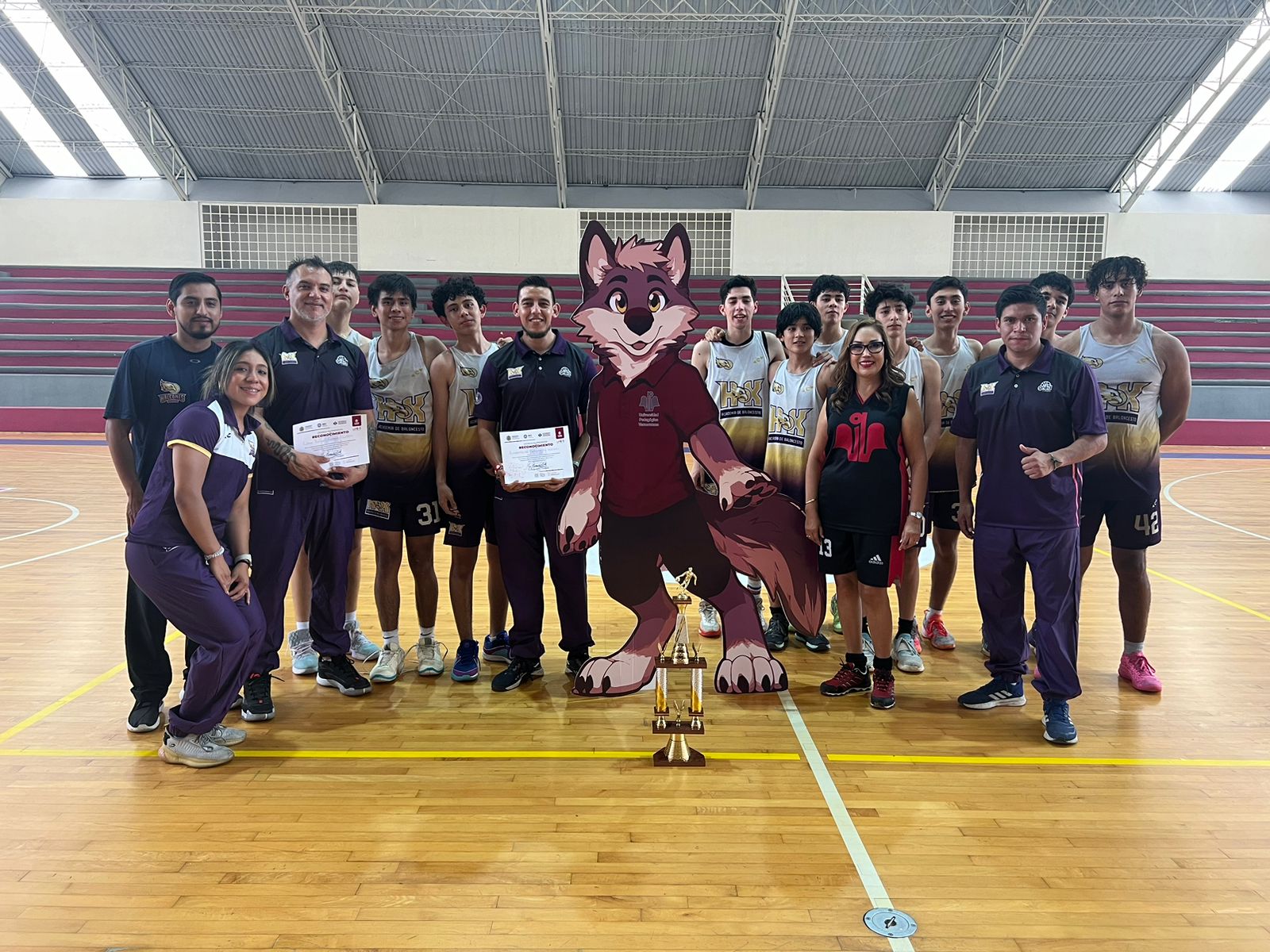La Academia de Baloncesto Halcones de Xalapa se suma al festejo de los 44 años de la UPV Halcones de Xalapa