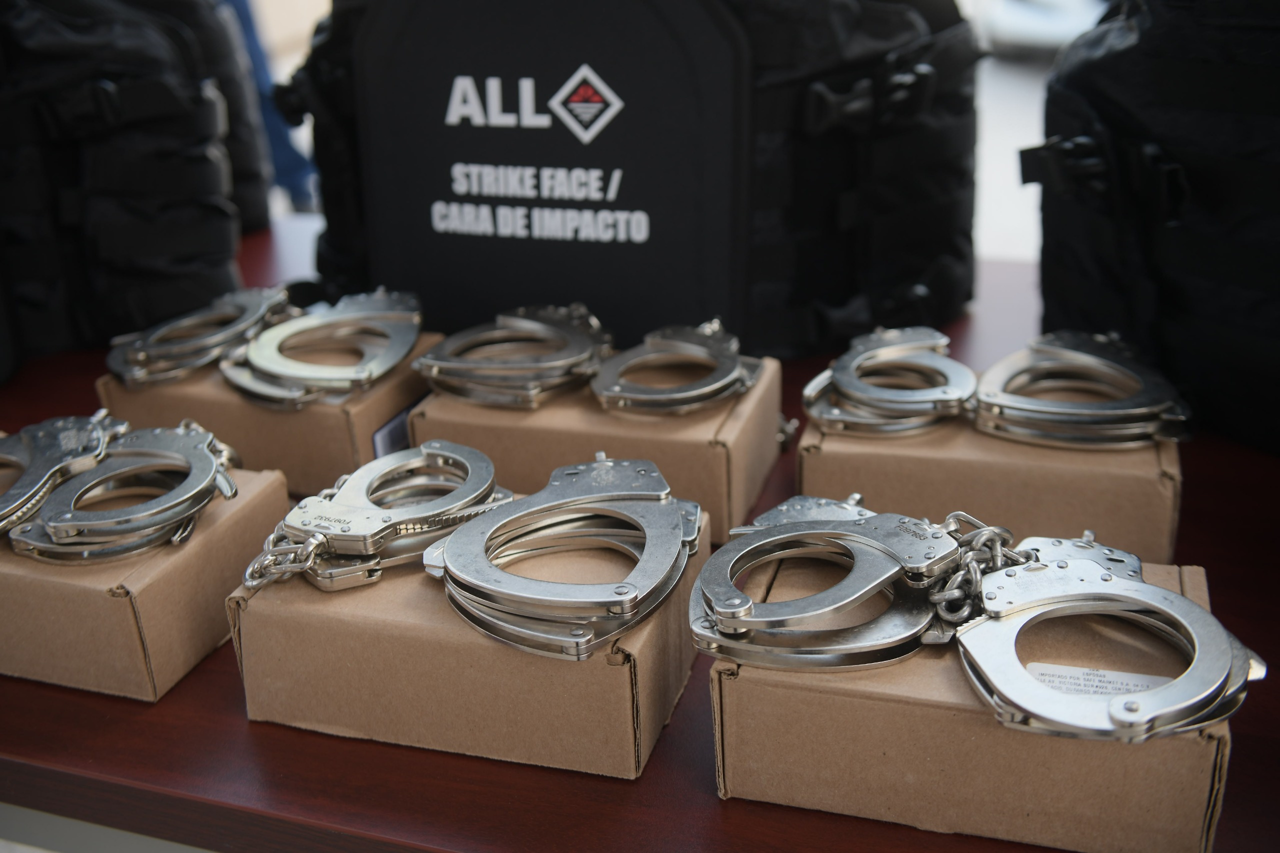 Veracruz, ejemplo nacional en justicia y seguridad: gobernador Cuitláhuac García esposas-detención