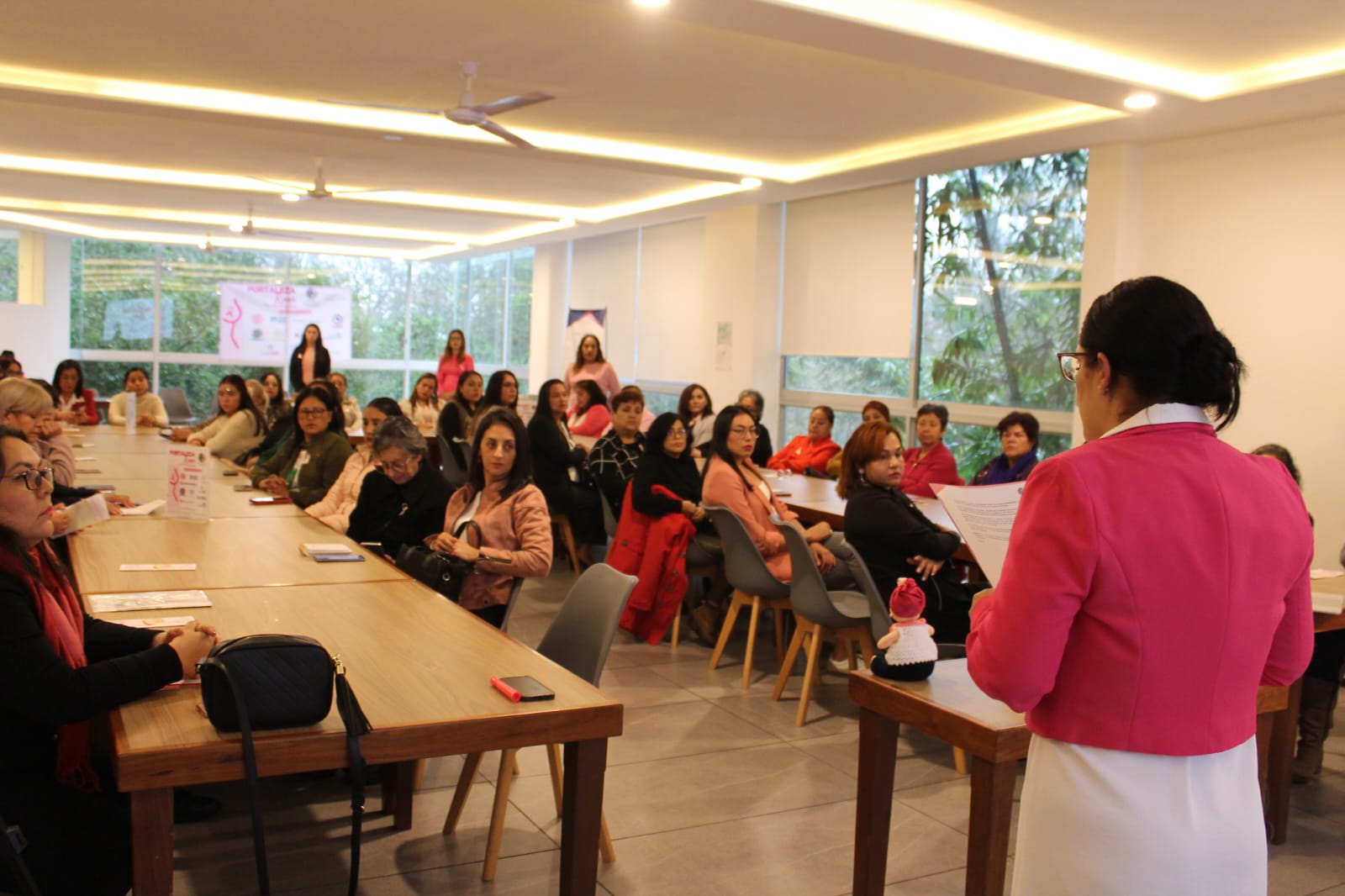 Mujeres Industriales de CANACINTRA Xalapa realizan encuentro para la concientización del cáncer de mama WhatsApp Image 2024-10-22 at 13.11.58